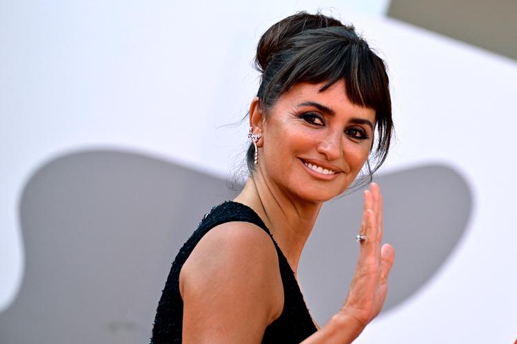 Penélope Cruz har spillet omkring 90 roller, siden hun som teenager begyndte karrieren i spanske og italienske musikvideoer og tv-serier i årene omkring 1990. I 2009 fik hun en Oscar for birollen i 'Vicky Cristina Barcelona'.  Foto: Tiziana Fabi/Ritzau Scanpix