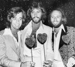 De ofte misforståede Bee Gees (fra venstre Robin, Barry og Maurice Gibb) med hjerter og gorillaslips i 1978. Foto: Lennox Mclendon/Ritzau Scanpix