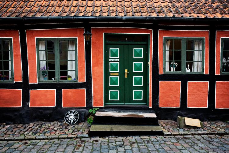 Ærø og Samsø er nogle af de små øer, der håber, at danskerne vil lægge en tur forbi, selvom der ikke længere findes en store bededag. På Ærø kan du blandt andet se dette ældre bindingsværkshus. Arkivfoto: Martin Lehmann