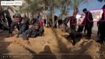 En video fra 23. januar 2024 viser palæstinensere, der er i gang med at begrave lig ved al Nasser-hospitalet i Khan Younis i det sydlige Gaza.  Foto: Tjekdet