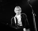 Kurt Cobain i front for Nirvana på Roskilde Festival i 1992 i timerne efter, at Danmark havde vundet EM-finalen i fodbold. En milepæl for mange generation X'ere. Her fotograferet af Tine Harden.   Foto: Tine Harden