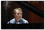 Den russiske pianist Mikhail Pletnjov fotograferet af Politiken under en prøve, da han i 2002 skulle være solist med DR's symfoniorkester. Foto: Morten Langkilde