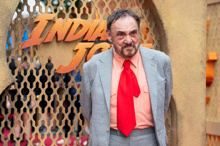 John Rhys-Davies' seneste prominente rolle var som Sallah i 'Indiana Jones and the Dial of Destiny'. Her ses han ved premieren sidste år.  Foto: Scott Garfitt/Ritzau Scanpix