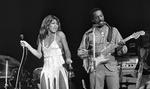 Bagsidelæser Henrik Jørgensens favoritter, Ike (1931-2007) og Tina Turner (1939-2023), i Tivoli i København. Koncerten i 1975 var blandt de sidste, ægteparret spillede sammen. De gik hver til sit året efter. Foto: Ebbe Andersen