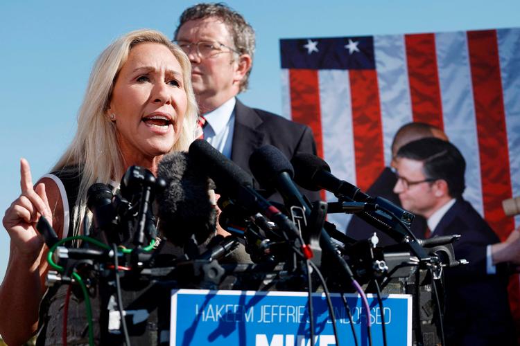 Republikaneren Marjorie Taylor Greene truer med at vælte formand Mike Johnson og igen kaste Repræsentanternes Hus ud i politisk urolighed.  Foto: Anna Moneymaker/Ritzau Scanpix