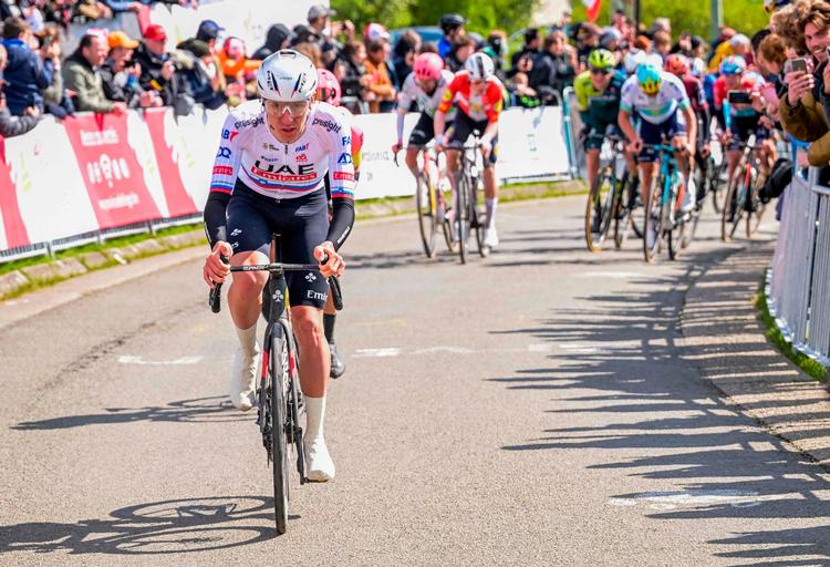 Det forventes, at konkurrenterne skal prise sig lykkelige, hvis de blot kan øjne Tadej Pogacars baghjul på Giro d'Italias sværeste dage. Foto: Bernard Papon/Ritzau Scanpix