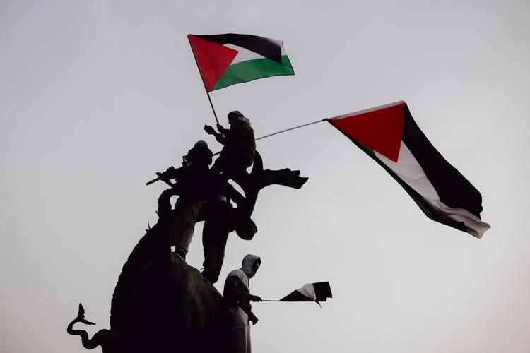 Konflikten i Israel og Palæstina spiller en hovedrolle på Enhedslistens årsmøde denne weekend. Her er det deltagere i en demonstration til støtte for Palæstina og Gaza i København i marts. Foto: Benjamin Krog