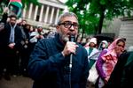 Den palæstinensisk-britisk prisvindende plastickirurg, Ghassan Abu Sittah, taler til pressen under en pro-palæstinensisk demonstration ved University College 3. maj 2024. 
Foto: Benjamin Cremel / AFP. Foto: Benjamin Cremel/Ritzau Scanpix