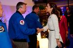 Dronning Mary hilser på den danske astronaut Andreas Mogensen under besøget i Stockholm. Foto: Ida Marie Odgaard/Ritzau Scanpix