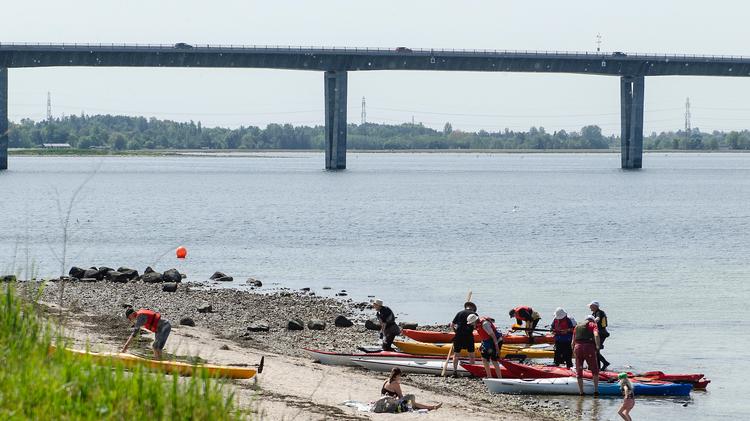 Lige syd for Frederikssund finder du Marbæk Strandpark, hvorfor der er udsigt til Kronprinsesse Marys bro. Foto: Kenn Thomsen