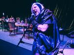 Punkkoncert er bare en af mange ting, Aalborg Teaters version af 'Orlando' kan forvandle sig til. Foto: Rumle Skafte