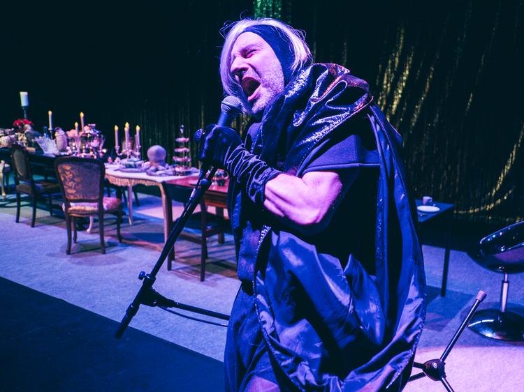 Punkkoncert er bare en af mange ting, Aalborg Teaters version af 'Orlando' kan forvandle sig til. Foto: Rumle Skafte