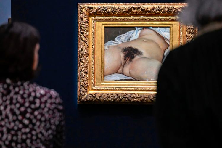 ’Verdens oprindelse’ af Gustave Courbet ejes af Museé d’Orsay i Paris, hvor det var udlånt til en særudstilling om psykoanalytikeren Jacques Lacan, som engang selv kunne kalde sig ejer af værket.  Foto: Jean-christophe Verhaegen/Ritzau Scanpix