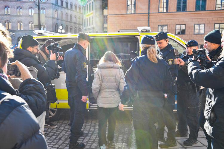 Greta Thunberg fotograferet 12. marts, hvor hun bliver først bort af politiet efter en protest ved Riksdagen. Foto: Samuel Steen/Ritzau Scanpix