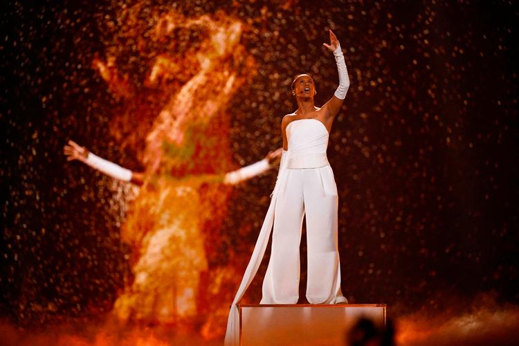 Det lykkedes heller ikke i år Danmark at gå videre til finalen trods en storslået optræden fra Saba, der stillede op med sangen ’Sand’. Foto: Jessica Gow/Ritzau Scanpix