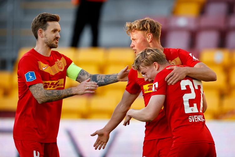 FC Nordsjællands Kian Hansen, Jeppe Tverskov og Daniel Svensson jubler efter udligningen til 1-1.   Foto: Jens Dresling