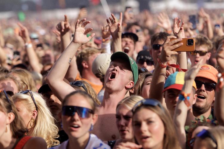 Det er især i Facebook-grupper, hvor folk efterlyser billetter til festivaler, at svindlen foregår, lyder det fra politiet.  Foto: Peter Hove Olesen