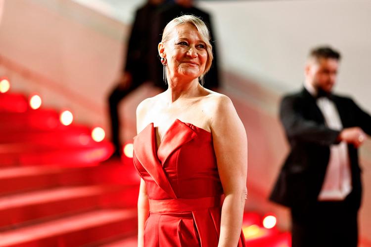 Trine Dyrholm ankommer her til gallavisningen af filmen i Cannes.    Foto: Sameer Al-doumy/Ritzau Scanpix