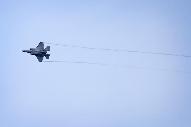 F-35-flyet er tophemmeligt. Derfor var det problematisk, at kinesere købte et hotel få hundrede meter fra startbanerne på en af Schweiz' vigtigste flyvestationer. Foto: Jens Dresling