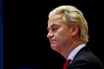 Efter årtiers tilløb fik Geert Wilders plads ved magtens bord i Holland. Han kan ikke bruge den til at melde Holland ud af EU, men han vil gøre alt, hvad han kan, for at udfordre samarbejdet.  Foto: Piroschka Van De Wouw/Ritzau Scanpix