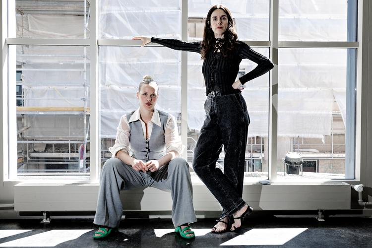 Jennifer Vedsted Christiansen og Janne Villadsen kendte ikke hinanden særligt godt, da de besluttede sig for sammen at søge stillingen som direktør for Nørrebro Teater.   Foto: Martin Lehmann