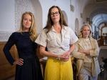 Pernille Vermund (LA, tv.), Mai Mercado (K) og Ida Auken (S, th.) er tre af de 14 kvindelige politikere, som Politiken har fundet falske nøgenbilleder af på nettet via Googles søgemaskine. I alt har Politiken fundet 51 kvinder, der er manipuleret ind i falske pornovideoer og billeder uden deres samtykke. Eksperter opfordrer på det kraftigste til, at man af etiske årsager aldrig søger på manipuleret seksuelt materiale af den type, som omtales i denne artikel. Det er ulovligt at producere og dele uden samtykke.​ Foto: Mads Nissen