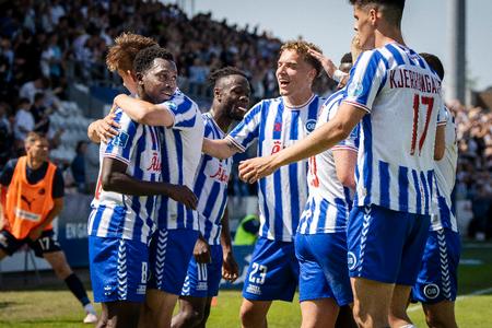 OBs Alasana Manneh jubler efter scoring til 1-0 under 3F Superliga-kampen mellem OB og Randers FC på Nature Energy Park i Odense. Foto: Mads Claus Rasmussen/Ritzau Scanpix