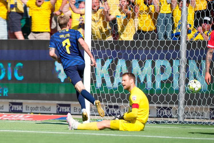 Med sit 13. mål i denne sæson bragte Nicolai Vallys Brøndby foran mod Silkeborg - hans tidligere klub. Foto: Henning Bagger/Ritzau Scanpix