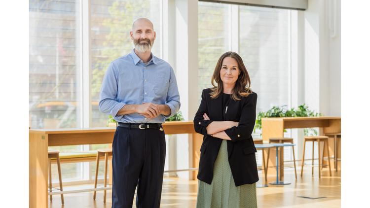 Tilfredshed med aftalen hos CEO i YouSee Christian Morgan og Christina Sulebak, Managing Director, Nordic, Warner Bros. Discovery.   
