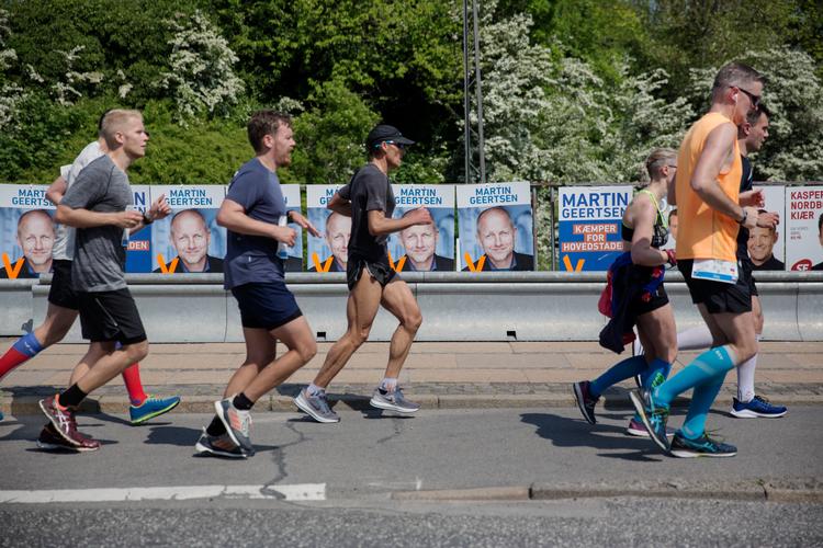 Bevægelsesmønsteret er vigtigt, når man løber. Unødvendige bevægelser under løbet koster ekstra energi. Derfor kan det være en fordel at være lidt stiv i leddene. Foto: Emma Sejersen