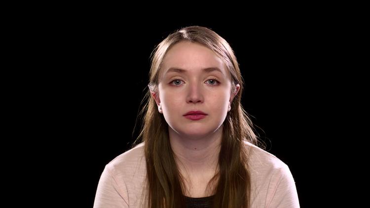 Her er hovedpersonen Taylor.  Eller ... ? Ikke bare handler dokumentaren om manipulation, men den demonstrerer, hvor nemme vi er at narre.   