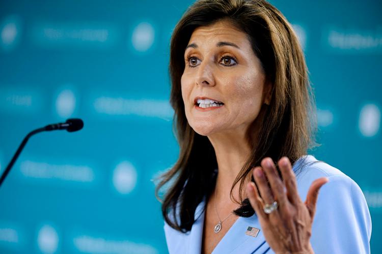 Nikki Haley var den sidste tilbageværende modstander for Donald Trump i kampen om at blive republikanernes præsidentkandidat. Nu støtter hun ham, selv om hun tidligere har været stærkt kritisk. Foto: Chip Somodevilla/Ritzau Scanpix