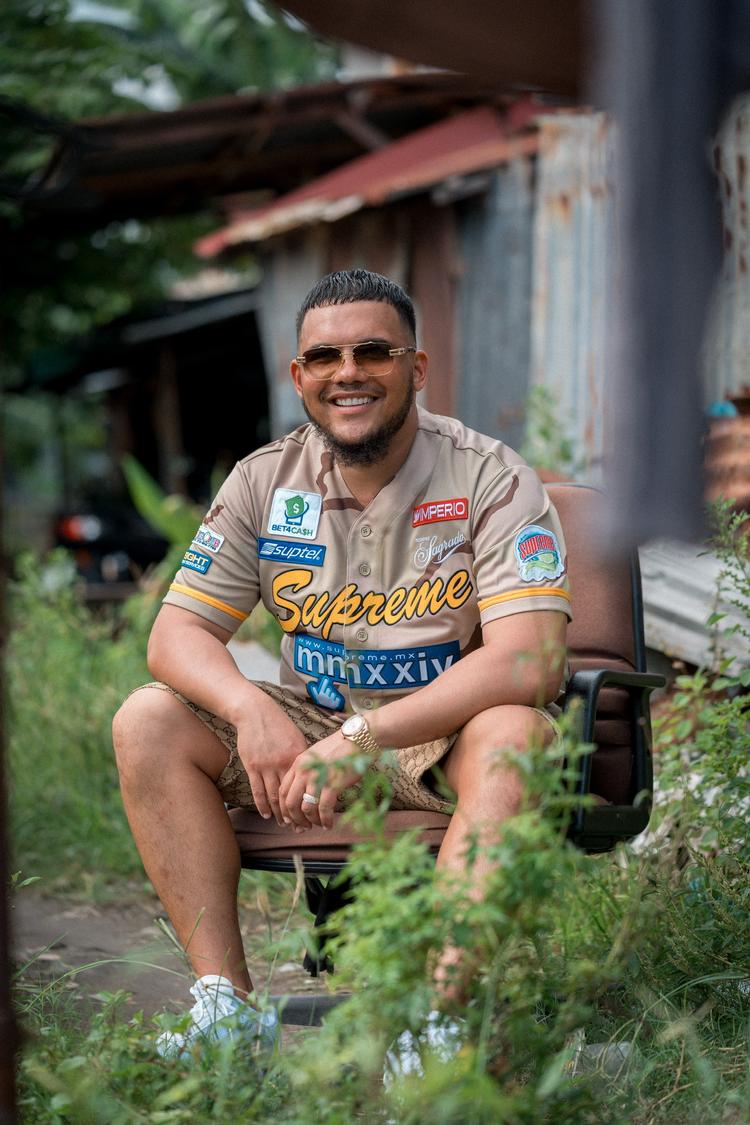 Branco var dansk raps gangster, men gangsterrappen er død. 'Baba Business'-trilogien startede på gadeplan og slutter et sted i familiens skød. Foto: Raber Sadiq