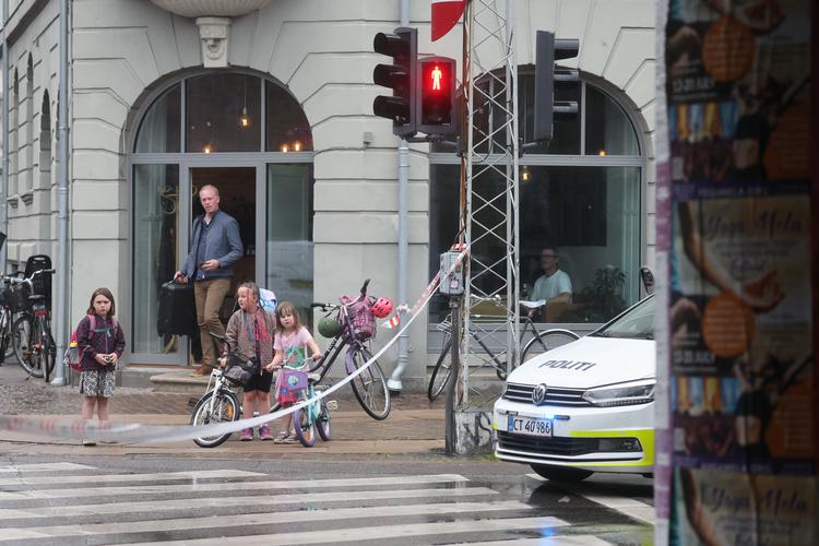 Københavns Politi er massivt til stede i anledning af skyderi ved Bispeengbuen og Lundtoftegade på Nørrebro i København torsdag den 23. maj 2024. Københavns Politi er torsdag rykket ud til et skyderi på Nørrebro. To personer er blevet ramt.   Foto: Martin Lehmann