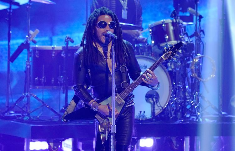 Lenny Kravitz, der er aktuel med et nyt album, står for halvlegsunderholdningen ved årets Champions League-finale på Wembley. Også danskerne kan se frem til et besøg, når den amerikanske musiker gæster Tinderbox Festival sidst i juni.  Foto: Chris Pizzello/Ritzau Scanpix