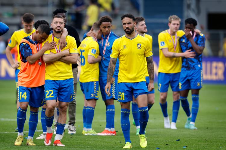 Det blev en gentagelse af sæsonen i 2018, hvor Brøndby også smed mesterskabet mod AC Horsens. Foto: Jens Dresling