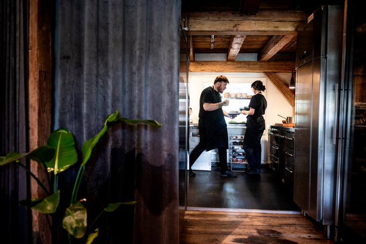 Aure åbnede på Refshaleøen i marts og fik for nylig 6 hjerter af Politikens anmelder Lærke Kløvedal. Foto: Emil Bay