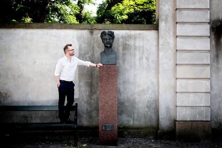 Lasse Horne Kjældgaard har blandt andet ledet et forskningsprojekt om en flersproget digital udgave af Georg Brandes’  litteraturhistoriske 'Hovedstrømninger i det 19. Aarhundredes Litteratur'. Foto: Nanna Navntoft