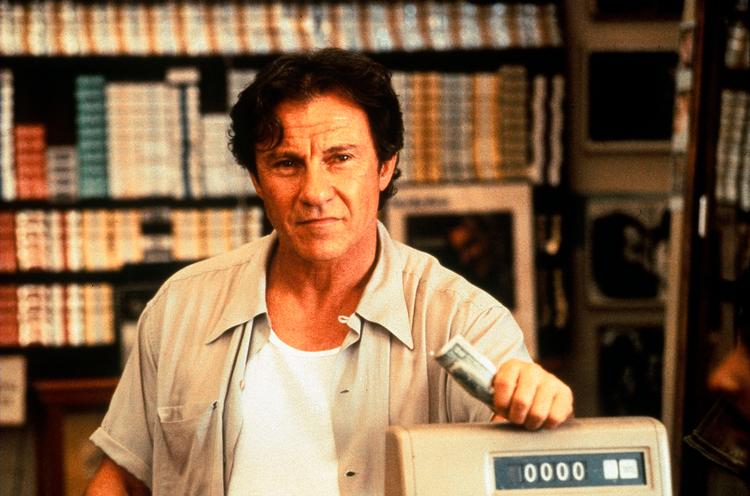 Kioskejeren Auggie Wren spilles fremragende af Harvey Keitel i 'Smoke' fra 1995. Foto: Ronald Grant Archive / Mary Evan/Ritzau Scanpix