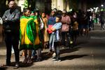 Sydafrikanere venter på at komme til at afgive deres stemme ved et valgsted i Durban. Foto: Zinyange Auntony/Ritzau Scanpix