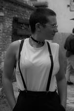 Italienske Beatrice Salvioni er født i 1995. ’En skidt tøs’ udgør sammen med ’Krapyl’ en litterær modstandshandling, politisk, kønsmæssig og religiøs.  Pr-foto 