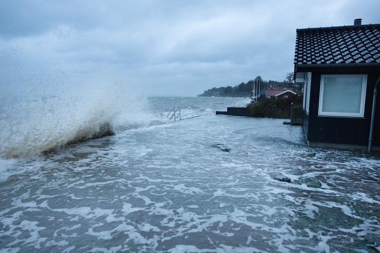 Danmark blev 20. og 21. oktober sidste år ramt af stormflod,  hvor blandt andet en række sommerhuse ved Kelstrup Strand ved Haderslev blev ødelagt af oversvømmelser. Arkivfoto Thomas Borberg
