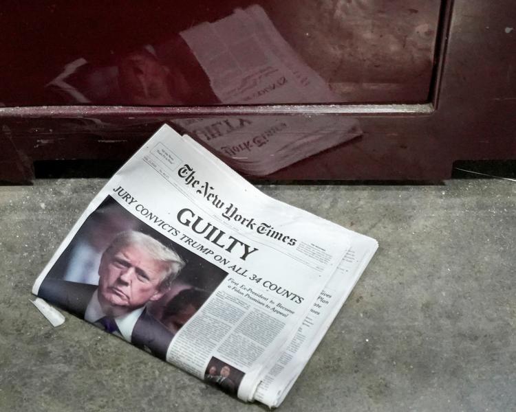 Amerikanske medier har dækket kendelsen i retten tæt. Her ses New York Times' forside om afgørelsen. Foto: Stephani Spindel/Ritzau Scanpix