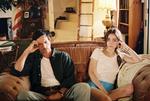 Simon Rex (tv.) blev kendt som amoralsk pornostjerne i "Red Rocket". Nu spiller han racistisk intellektuel over for Talia Ryder (th.).  Foto: Another World Entertainment
