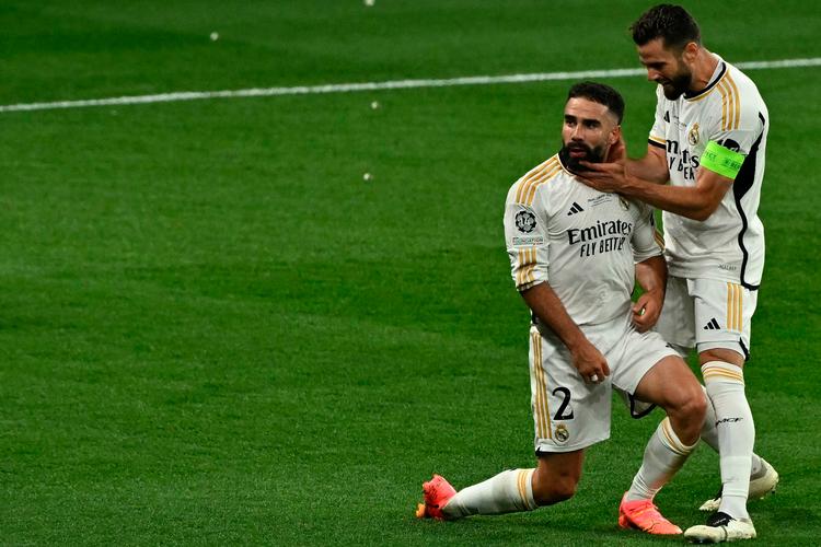 En af banens mindste spillere, Dani Carvajal, scorede et flot hovedstødmål, som blev fejret med holdkammeraten Nacho Fernandez. Foto: Ben Stansall/Ritzau Scanpix