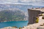Udsigten ved Preikestolen er fantastisk - men også farlig. Foto: Lucas Vallecillos / Vwpics/Ritzau Scanpix
