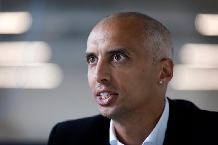 Mattias Tesfaye tog selv en mureruddannelse efter folkeskolen. Men han tror, at færre af de unge i dag har lyst til at tage direkte fra folkeskolen til en erhvervsuddannelse. Foto: Jens Dresling