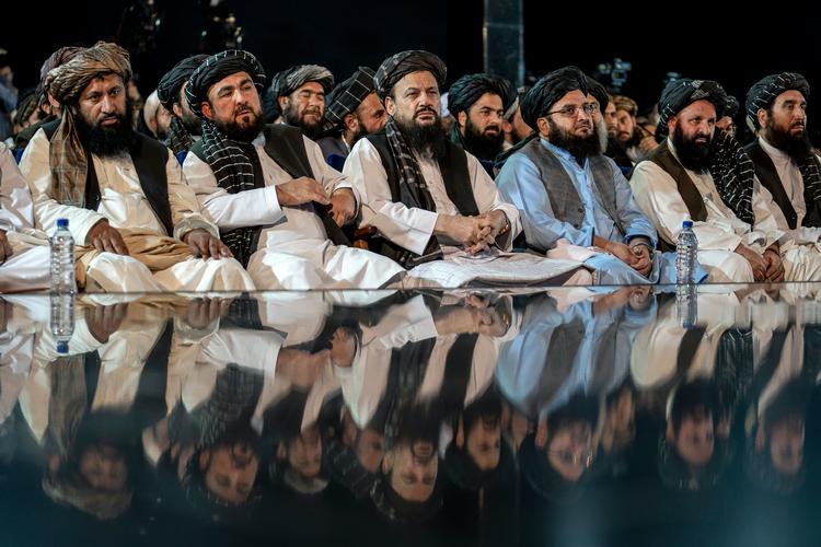Taleban-styret i Afghanistan ser ud til at være på vej mod  anerkendelse fra nogle af regionens nabolande. Her deltager bevægelsens ledelse i en offentlig begivenhed i Kabul i april i år. 
 Foto: Ebrahim Noroozi/Ritzau Scanpix