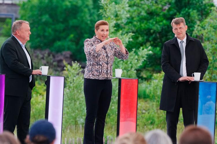 SF og Liberal Alliance løber med stemmerne i meningsmålingerne, og derfor gik statsminister Mette Frederiksen (S) mod SF, mens udenrigsminister Lars Løkke Rasmussen (M) gik til angreb på Alex Vanopslagh (LA), skriver Elisabet Svane. Foto: Liselotte Sabroe/Ritzau Scanpix