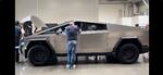 Teslas visuelt interessante, kontroversielle og ikoniske Cybertruck har startet sin turné i Danmark.  Foto: Lars Dahlager